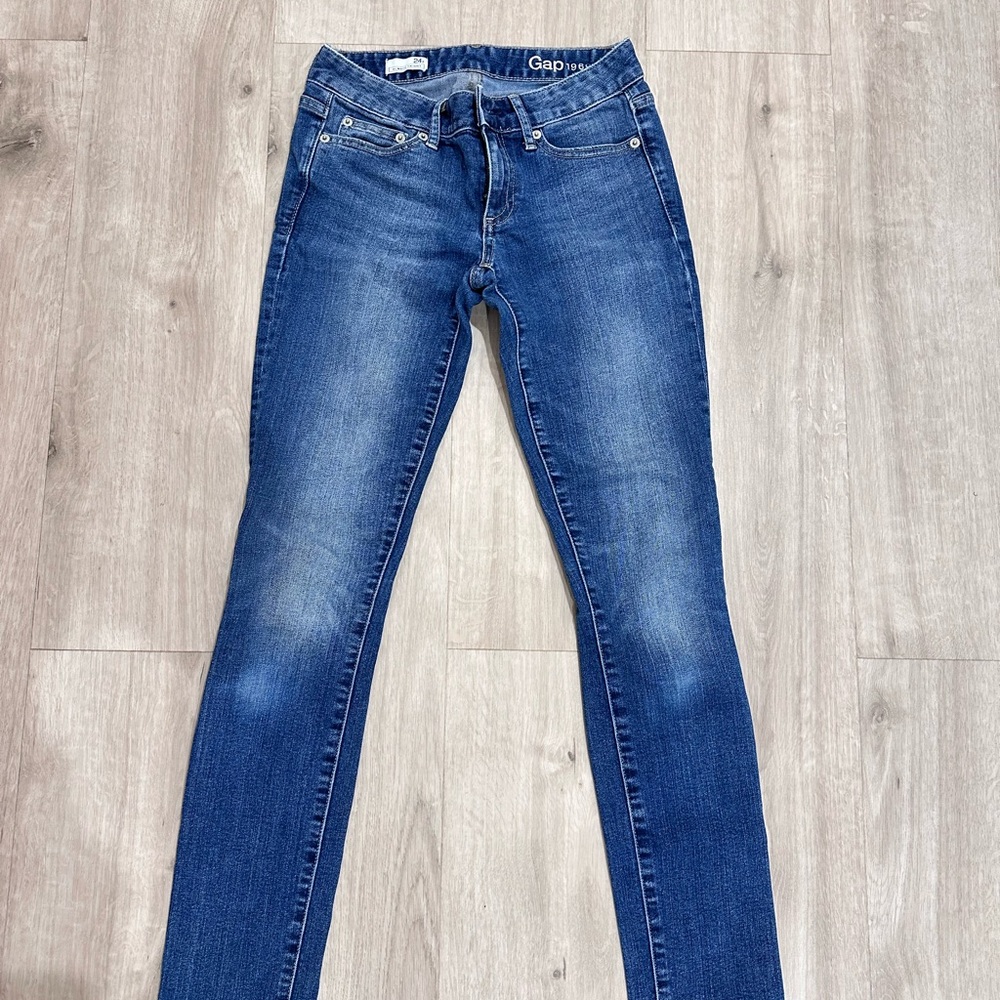 GAP Women's Skinny Jeans in Medium Blue Wash